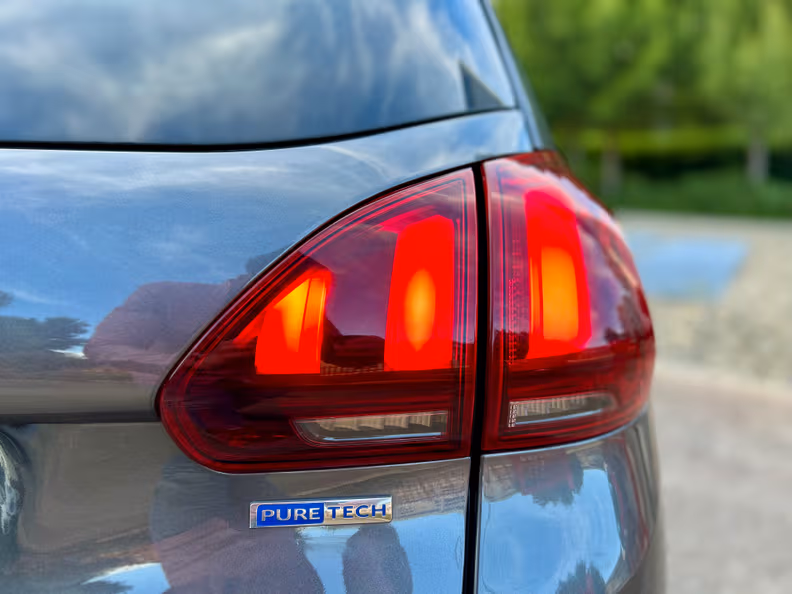 Peugeot 2008 - 12