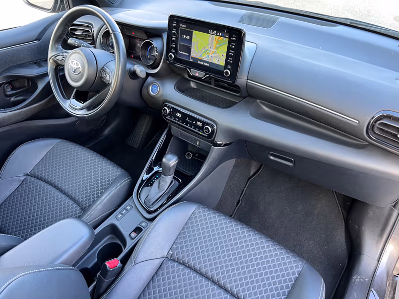 Toyota Yaris - 10