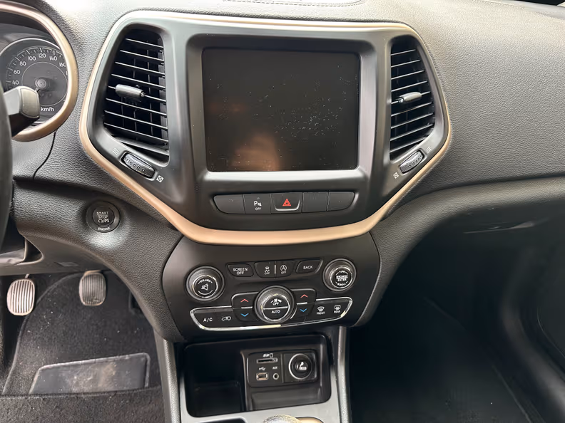 Jeep Cherokee - 15