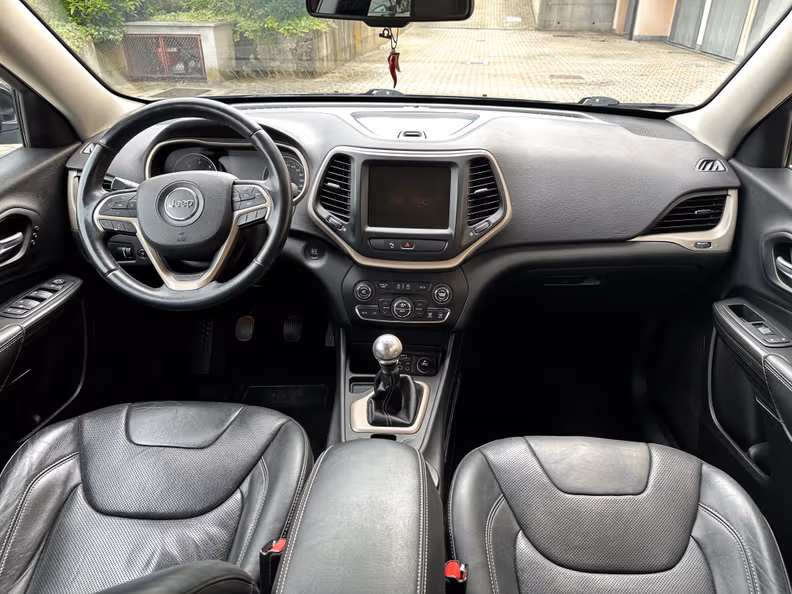 Jeep Cherokee - 36