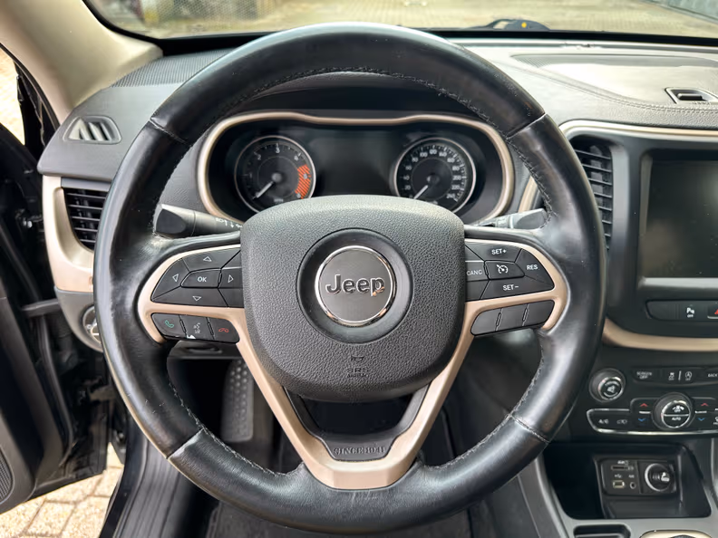Jeep Cherokee - 9