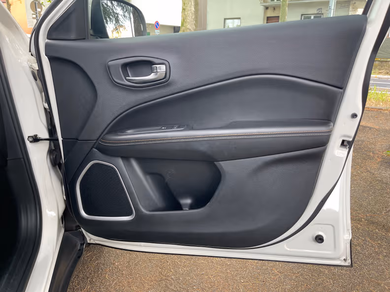 Jeep Compass - 36