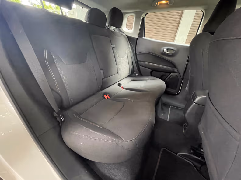Jeep Compass - 30