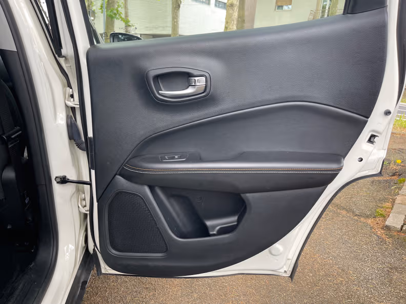 Jeep Compass - 38