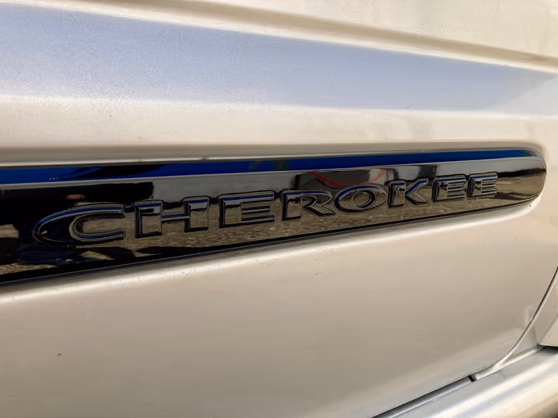 Jeep Cherokee - 31