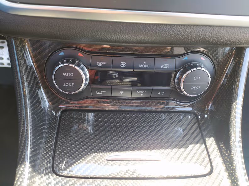 Mercedes-Benz GLA-Class - 60