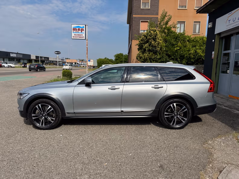 Volvo V90 - 2