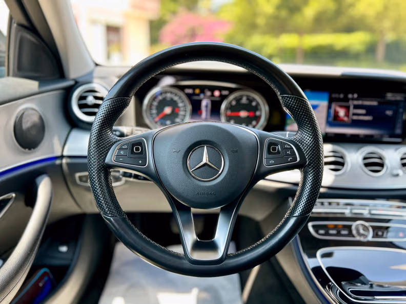 Mercedes-Benz E-Class - 14