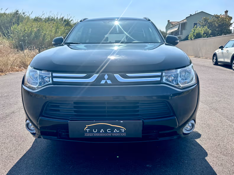 Mitsubishi Outlander - 2