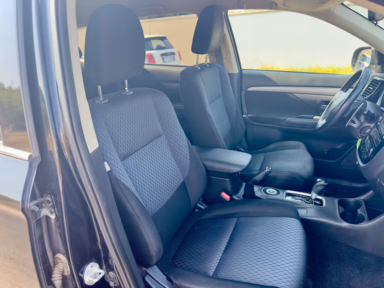 Mitsubishi Outlander - 23