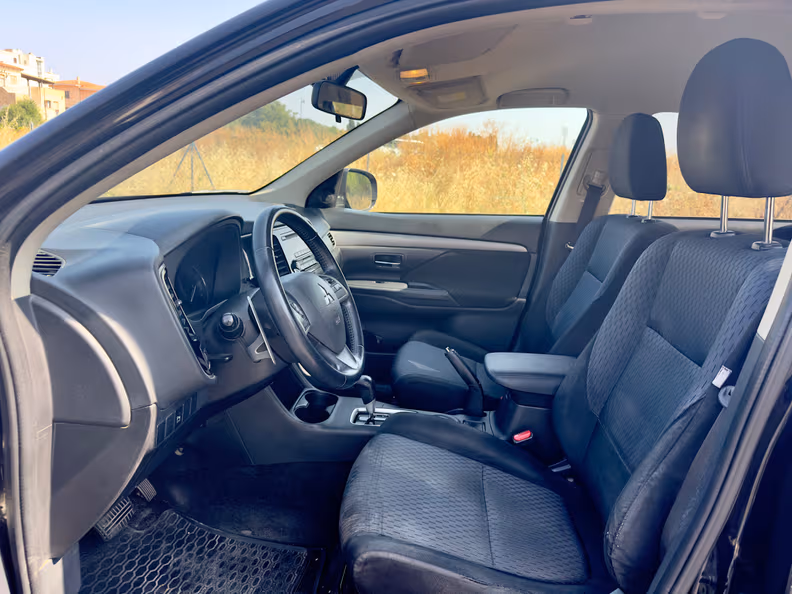 Mitsubishi Outlander - 12