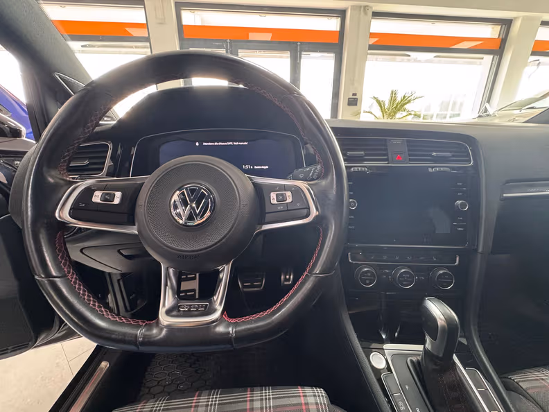 VW Golf - 12