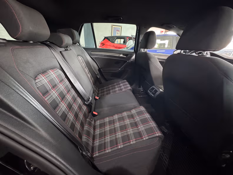 VW Golf - 16