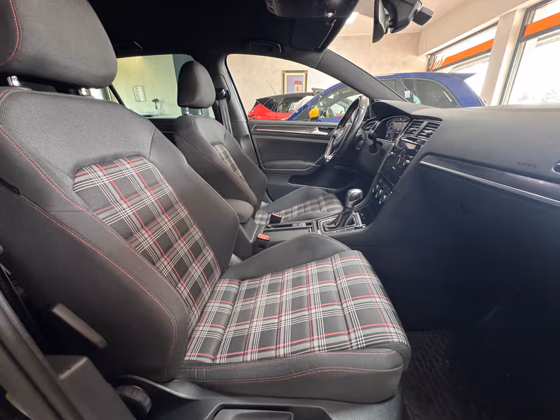 VW Golf - 18