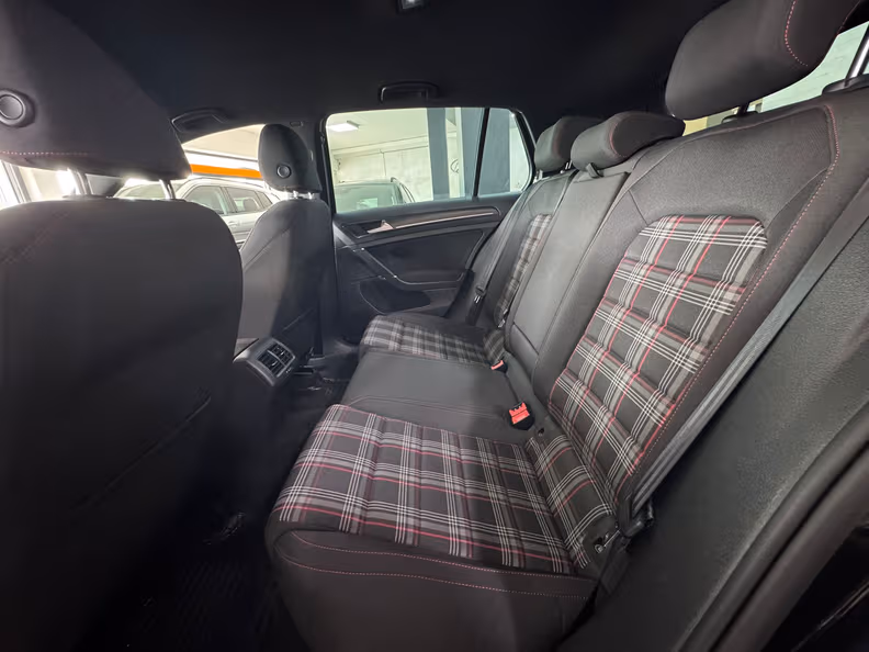 VW Golf - 11