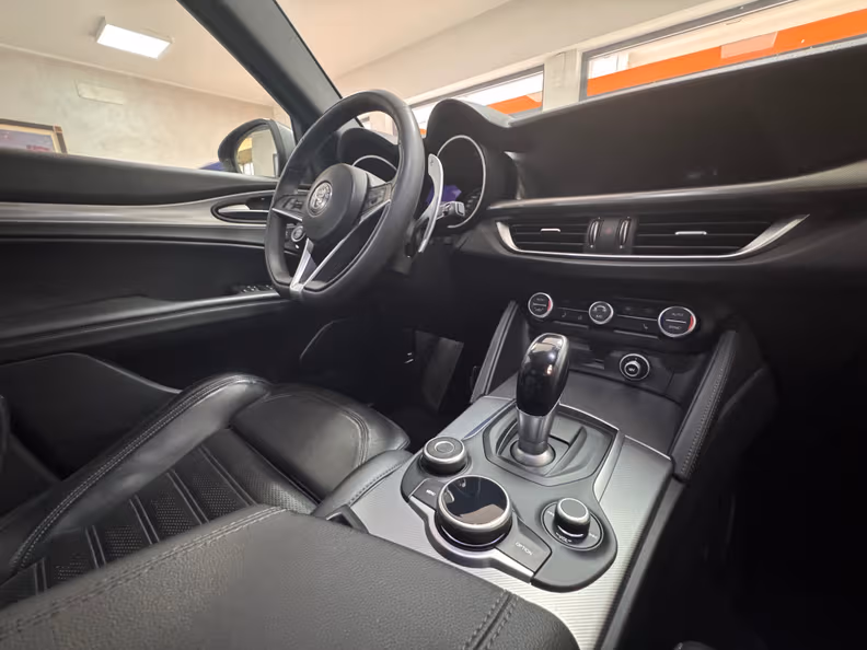 Alfa Romeo Stelvio - 14