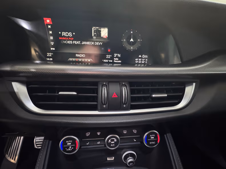 Alfa Romeo Stelvio - 12