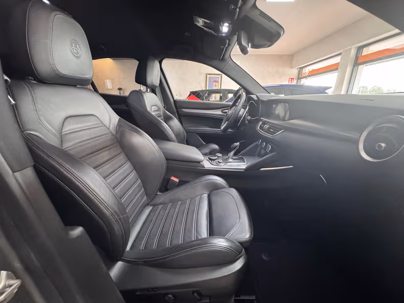 Alfa Romeo Stelvio - 11