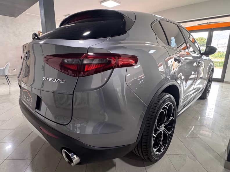 Alfa Romeo Stelvio - 5