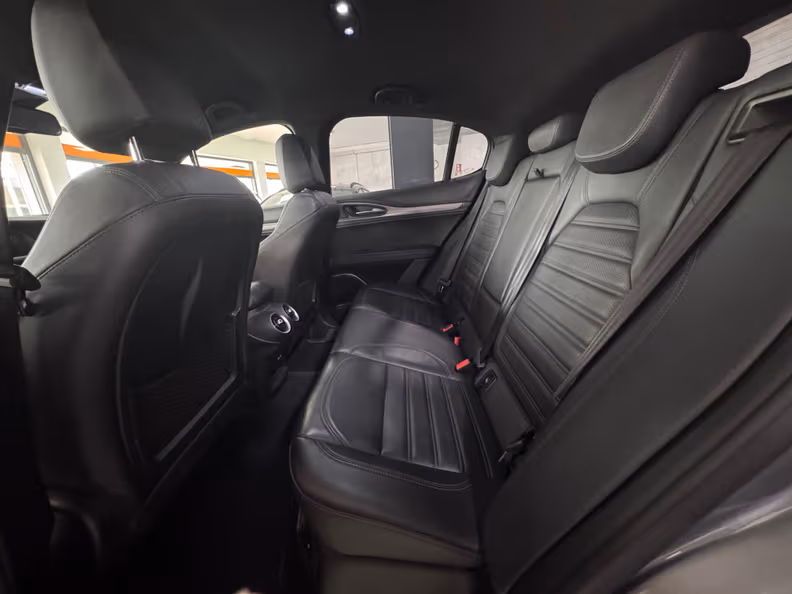 Alfa Romeo Stelvio - 15