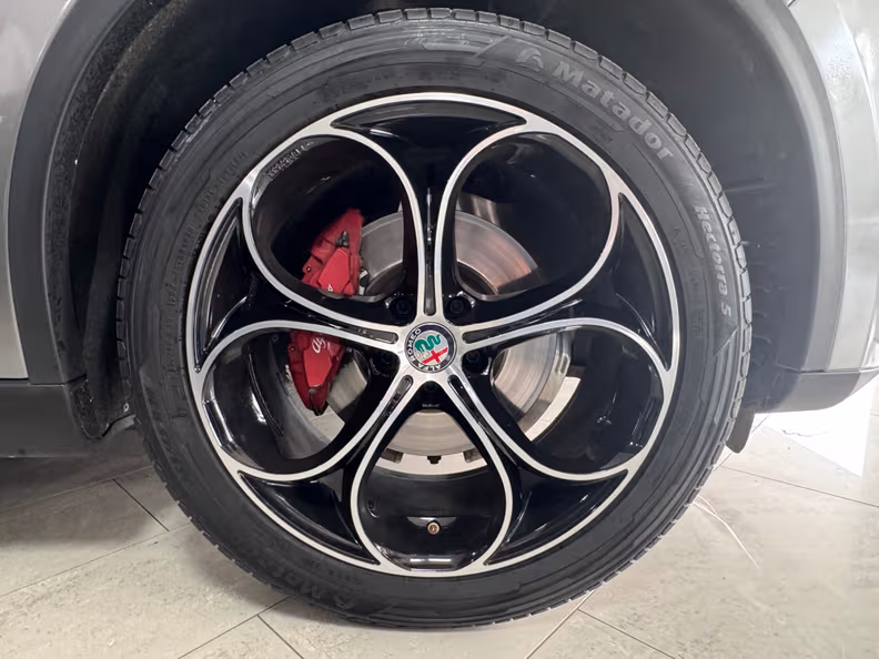 Alfa Romeo Stelvio - 8
