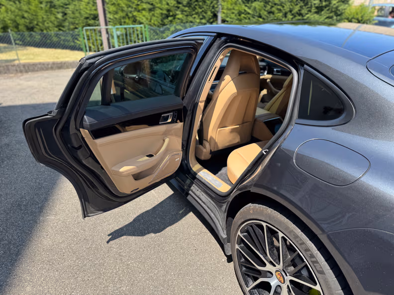 Porsche Panamera - 25