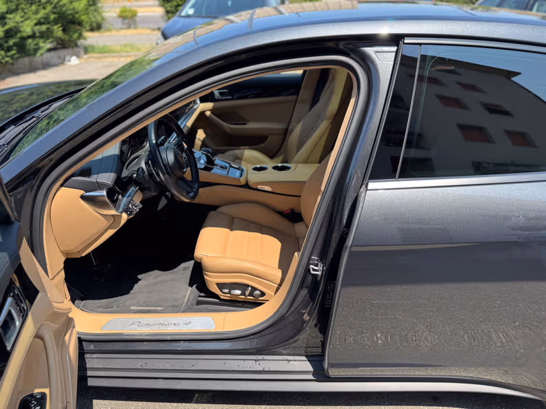 Porsche Panamera - 24