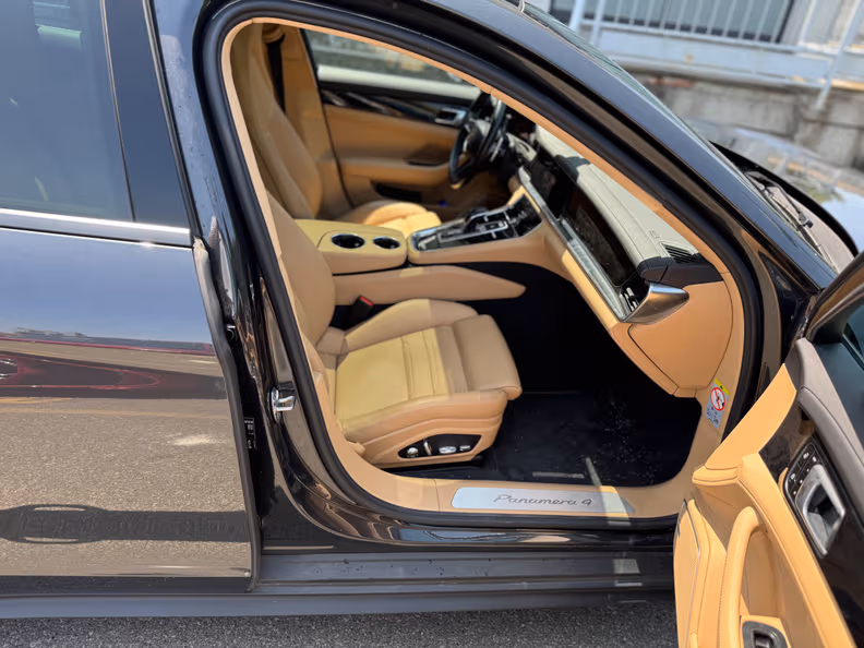 Porsche Panamera - 30