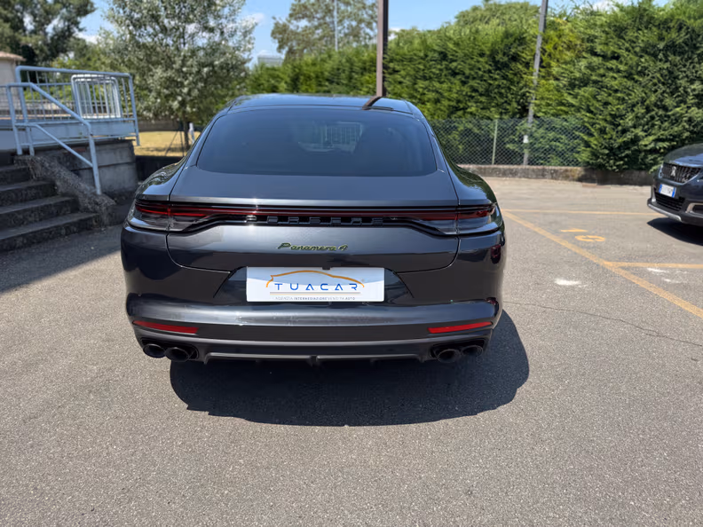 Porsche Panamera - 4
