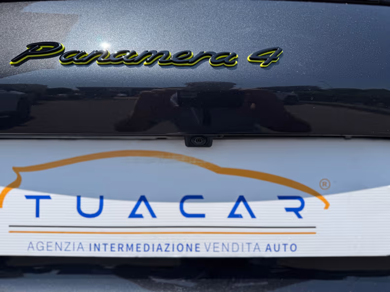 Porsche Panamera - 18