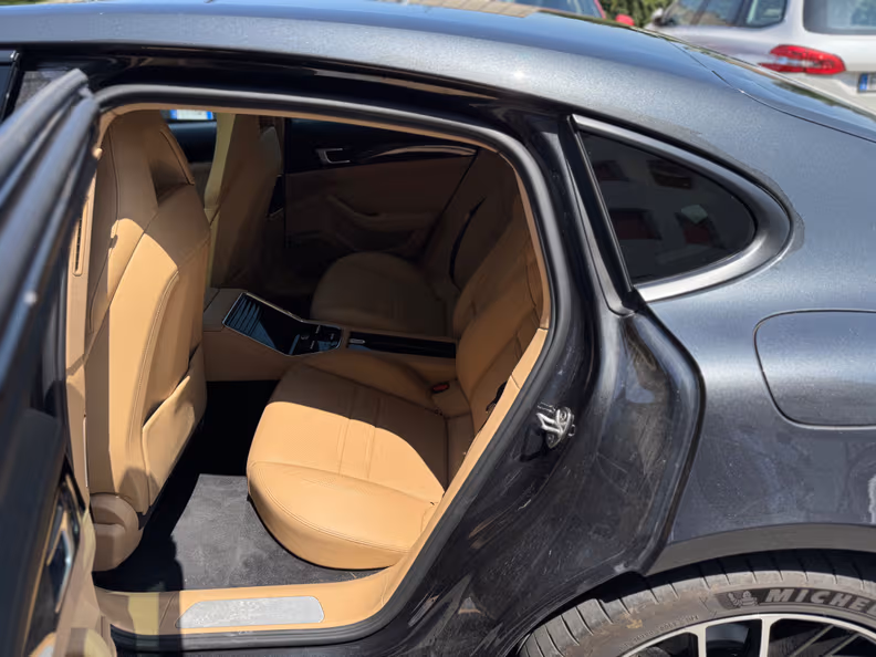 Porsche Panamera - 26