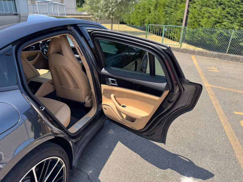 Porsche Panamera - 27