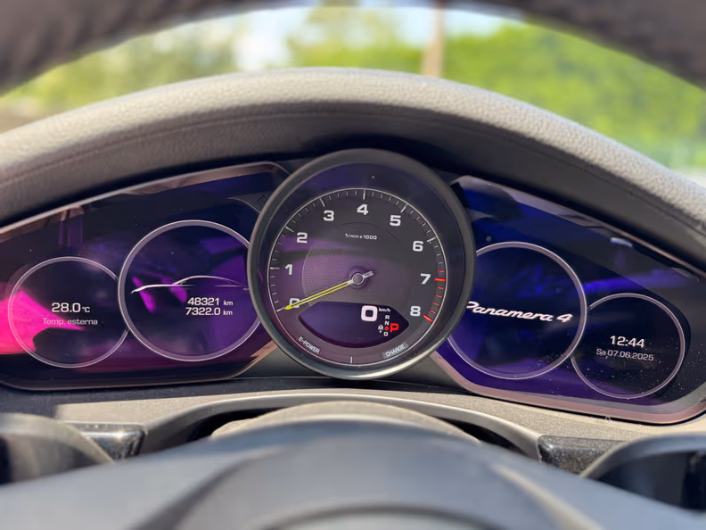 Porsche Panamera - 12