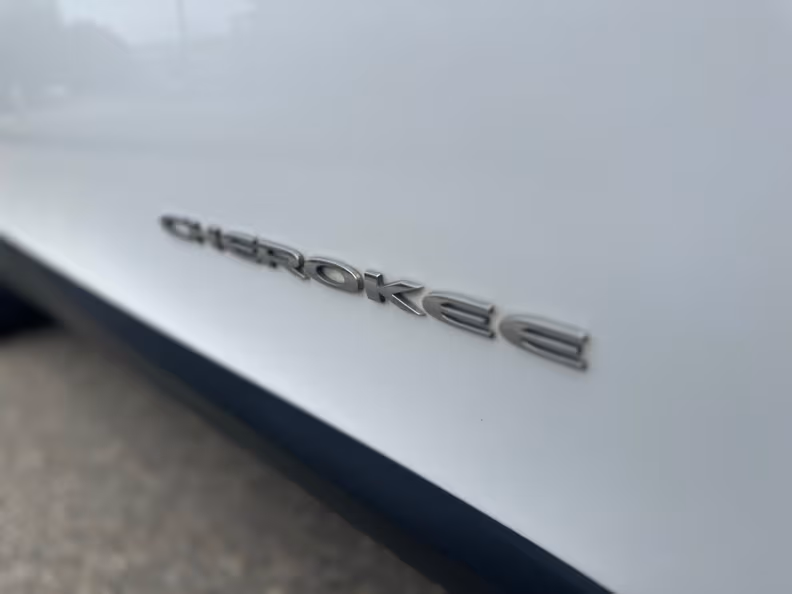 Jeep Cherokee - 20
