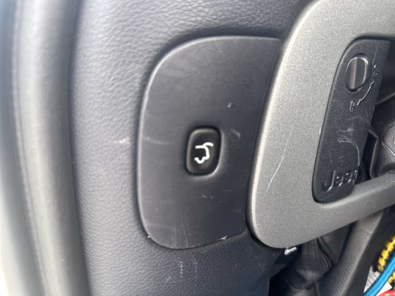 Jeep Cherokee - 30