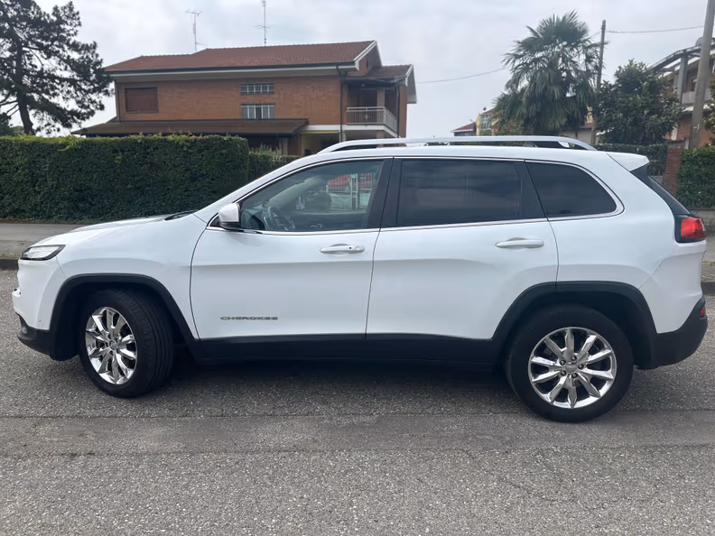 Jeep Cherokee - 8