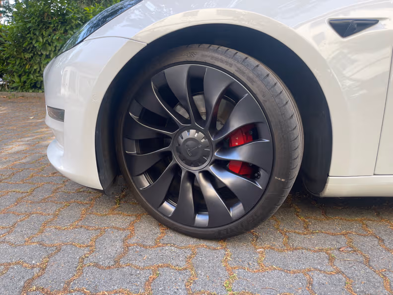 Tesla Model 3 - 40
