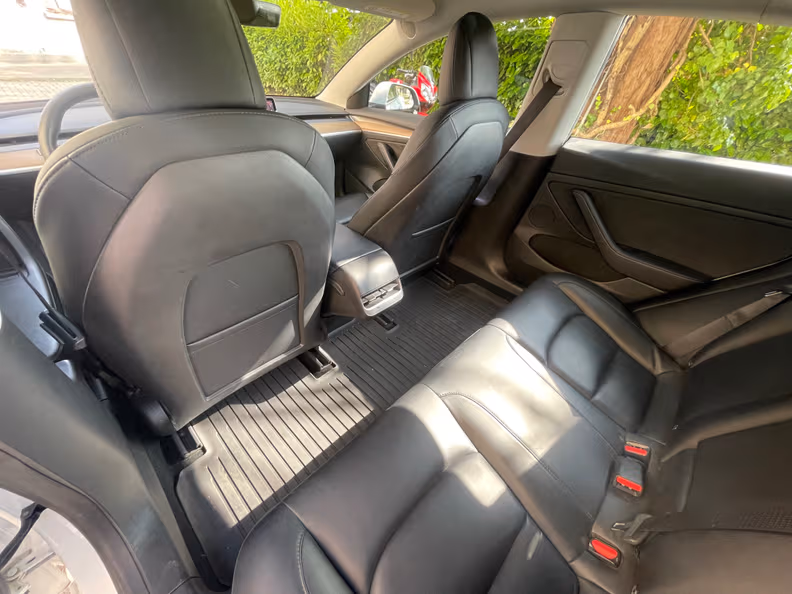 Tesla Model 3 - 24
