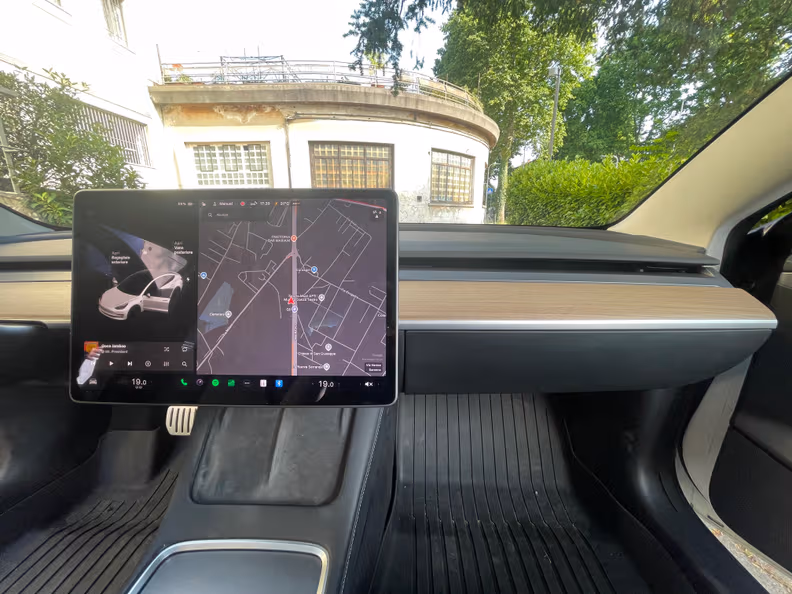 Tesla Model 3 - 31