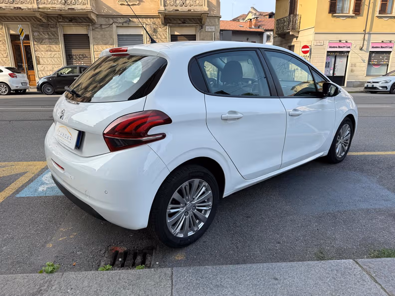 Peugeot 208 - 6