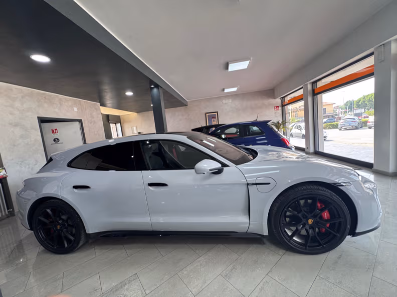 Porsche Taycan - 7