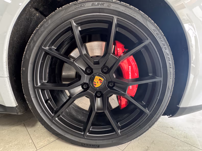 Porsche Taycan - 22