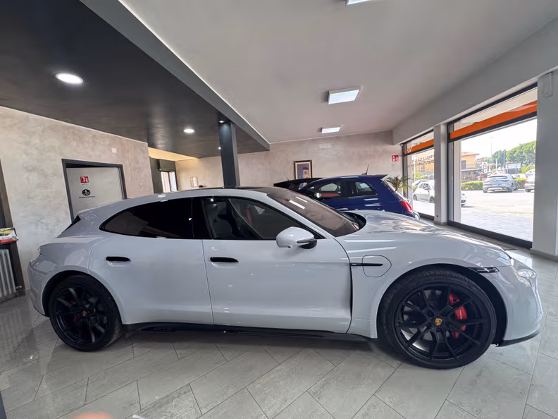 Porsche Taycan - 9