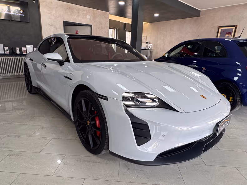 Porsche Taycan - 8