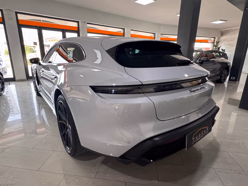 Porsche Taycan - 13