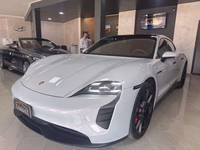Porsche Taycan - 2