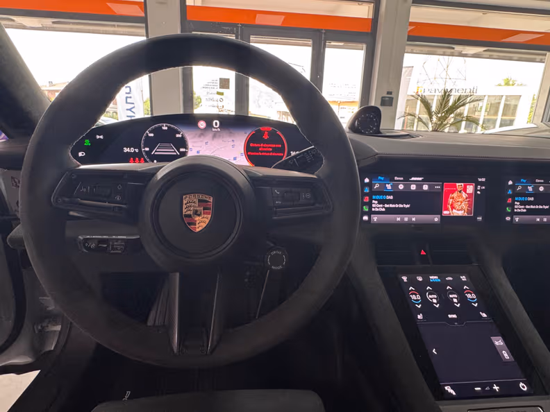 Porsche Taycan - 15