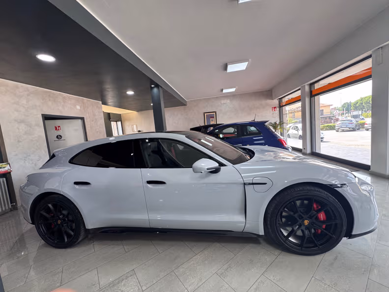 Porsche Taycan - 6