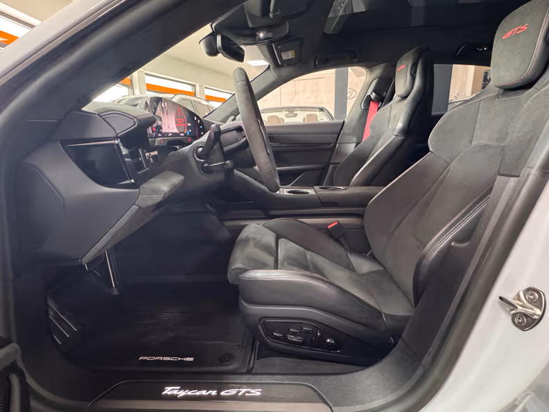Porsche Taycan - 17