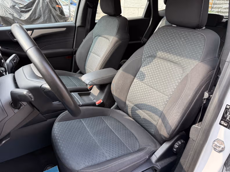 Ford Kuga - 10